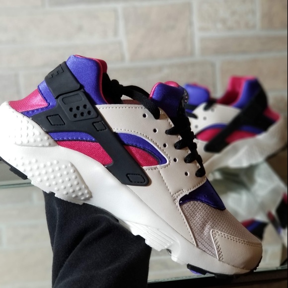 🚨SOLD🚨 Nike Air Huarache Run - Picture 3 of 5
